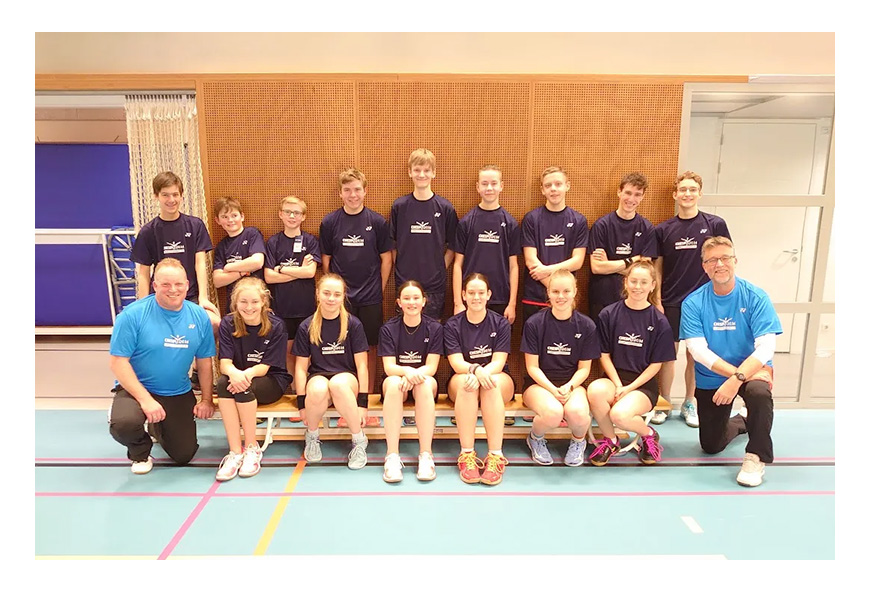 Groepsfoto van de CHEMPSbadmintonselectie in Amersfoort 2022